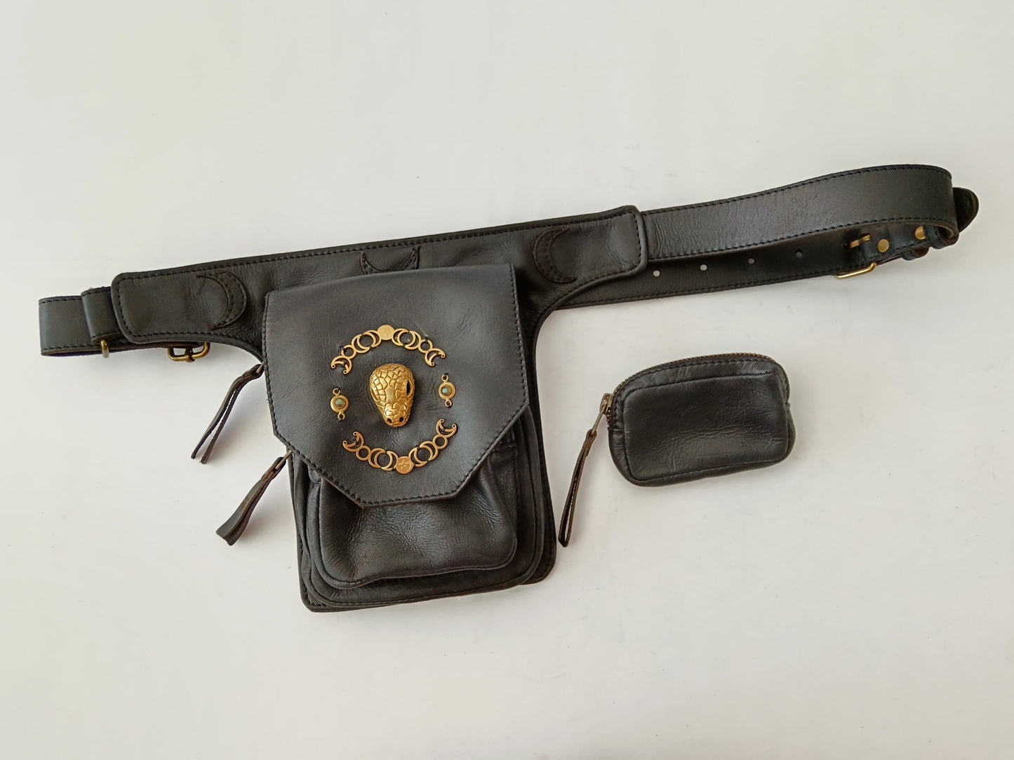 Kamala Leather Pocket Belt - Snake moonphase